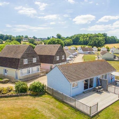 Seaview Holidays - Salterns Village Екстер'єр фото