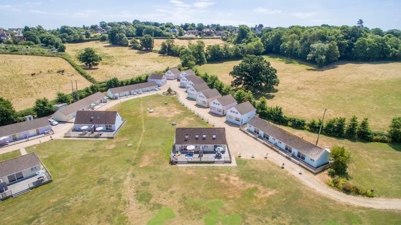 Seaview Holidays - Salterns Village Екстер'єр фото